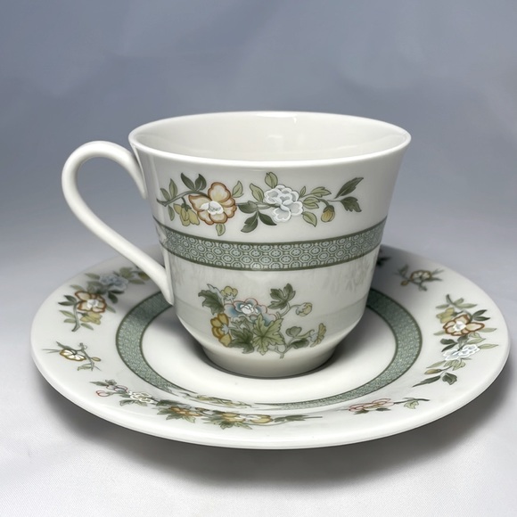 (4) Royal Doulton England 1970s Tonkin Flat Cup & Saucer Green Floral - Picture 1 of 3